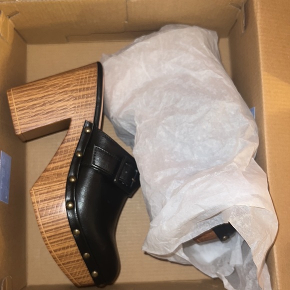 New black clog heels - Picture 9 of 10